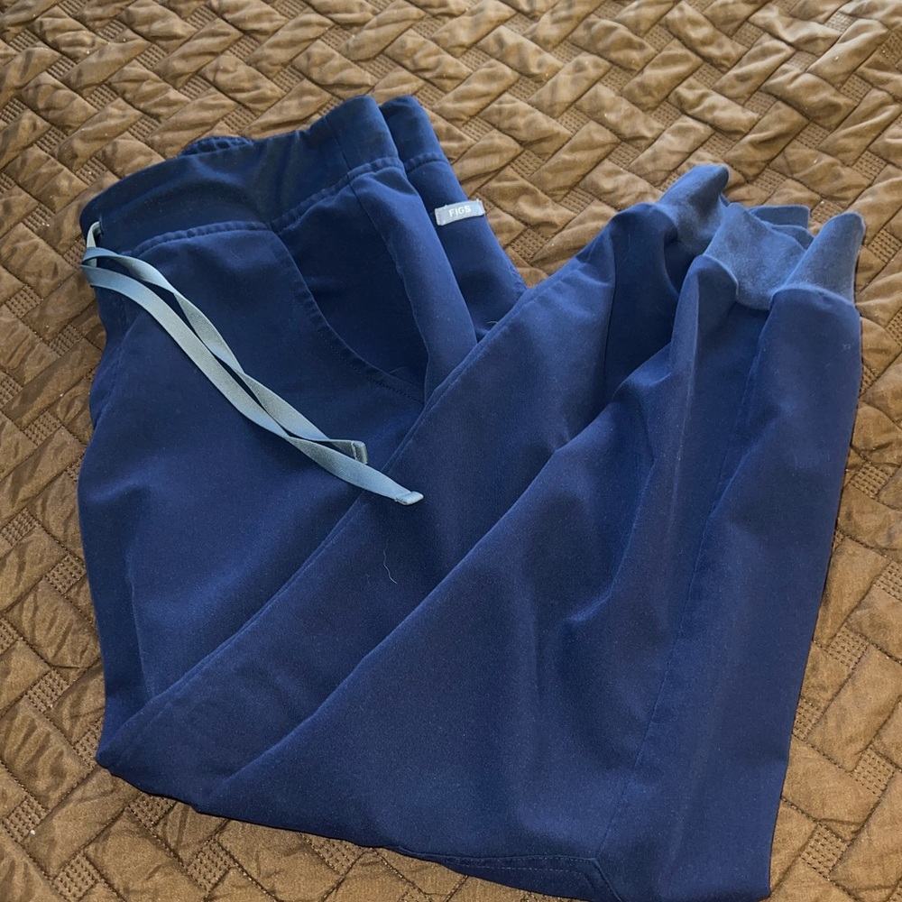 Fig scrub joggers